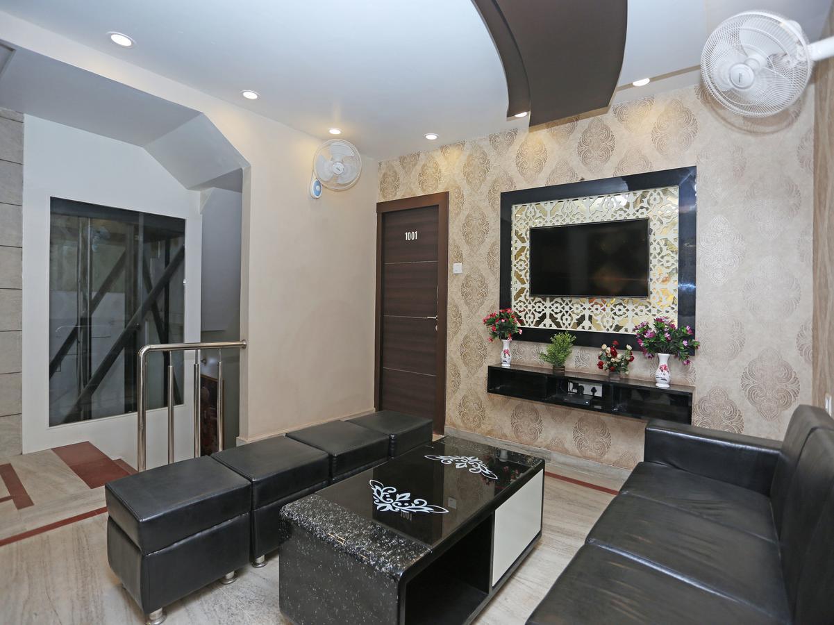 Oyo 10338 Hotel Aadesh Palace Váránaszi Kültér fotó
