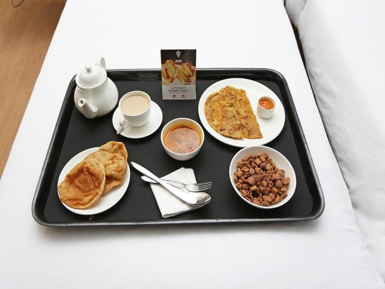 Oyo 10338 Hotel Aadesh Palace Váránaszi Kültér fotó