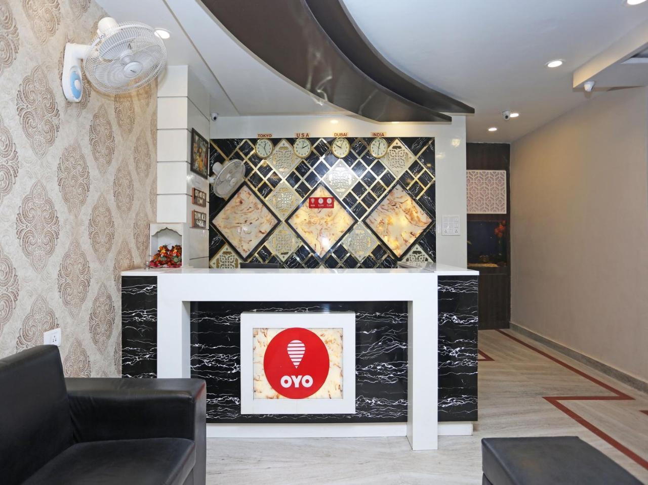 Oyo 10338 Hotel Aadesh Palace Váránaszi Kültér fotó