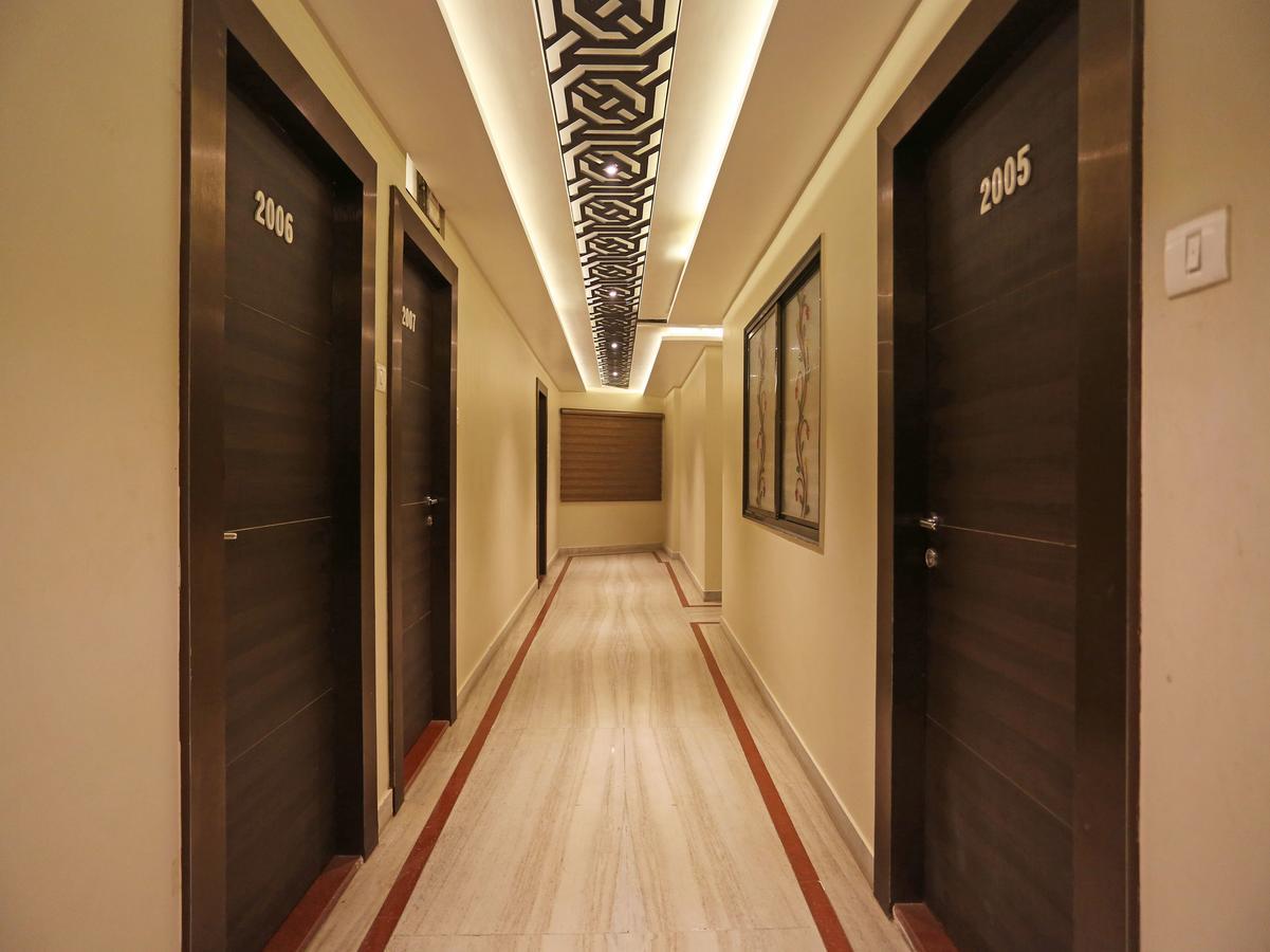 Oyo 10338 Hotel Aadesh Palace Váránaszi Kültér fotó