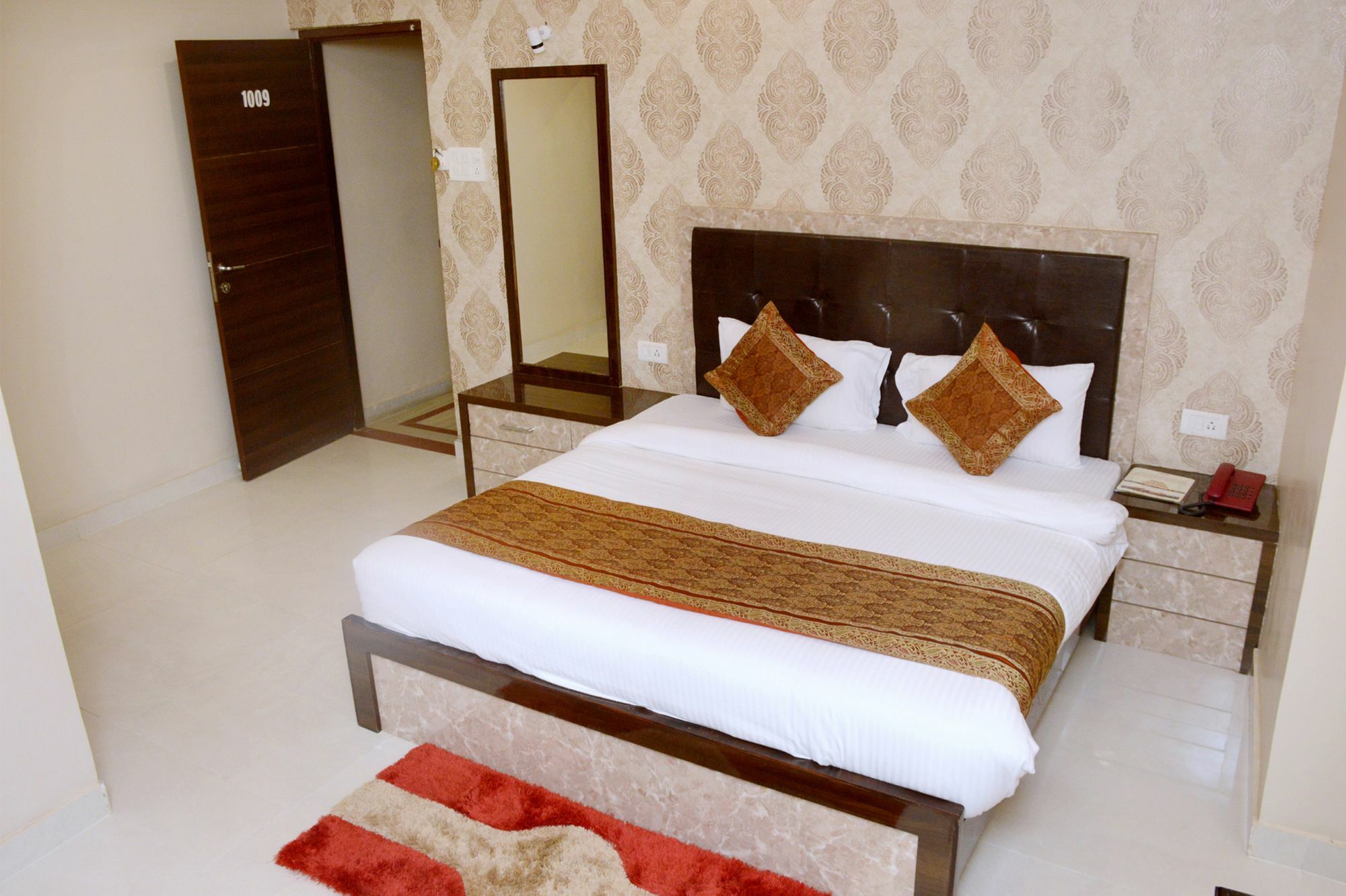 Oyo 10338 Hotel Aadesh Palace Váránaszi Kültér fotó