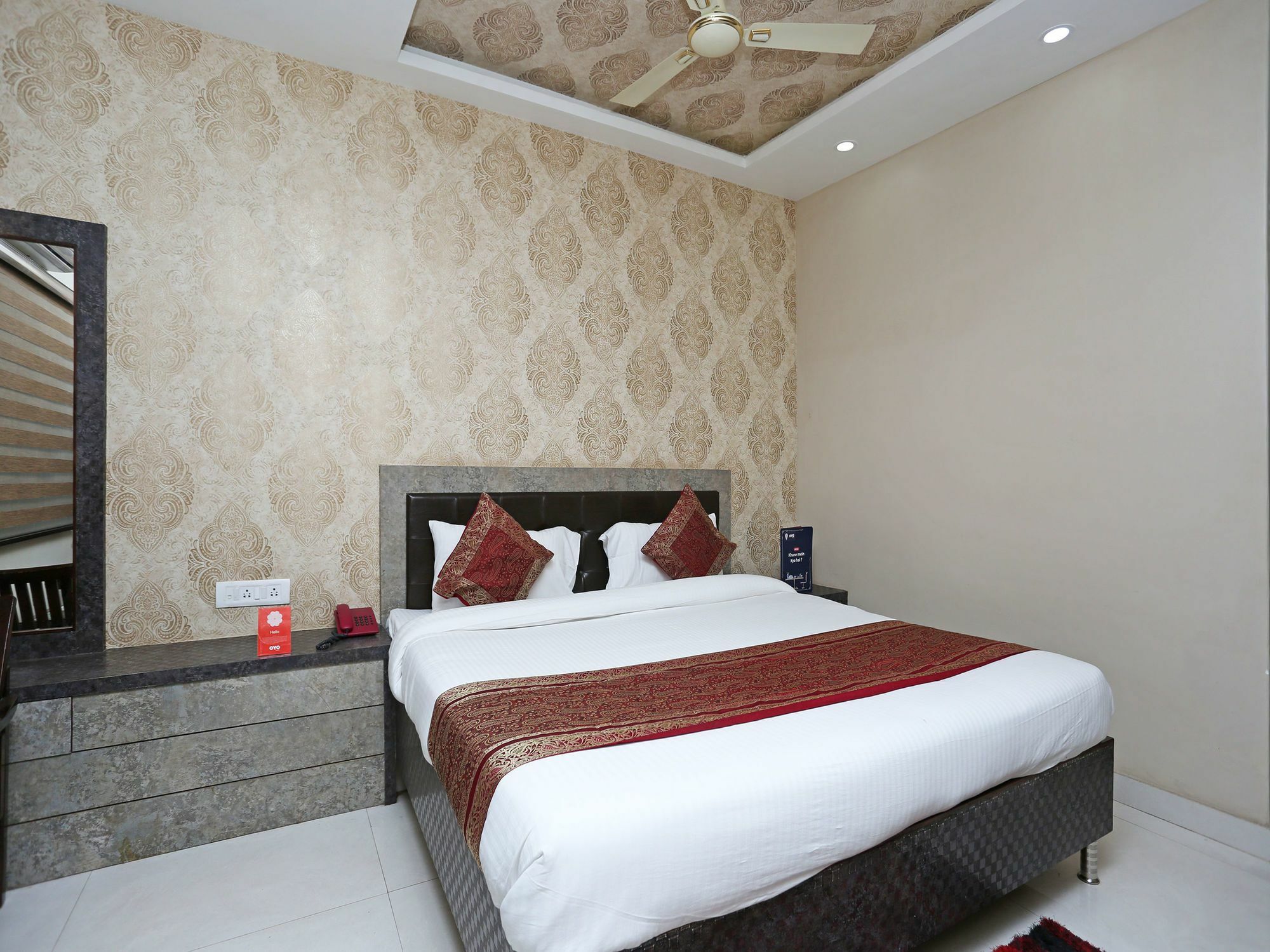 Oyo 10338 Hotel Aadesh Palace Váránaszi Kültér fotó