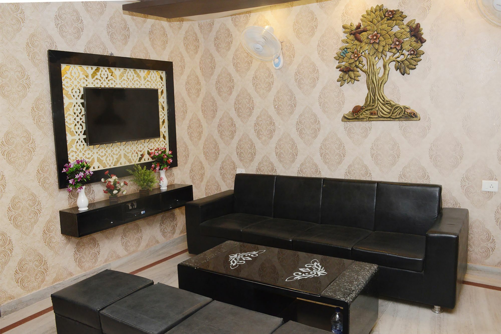Oyo 10338 Hotel Aadesh Palace Váránaszi Kültér fotó